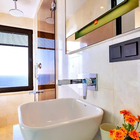 Villa 4 Bedroom - 3283 *